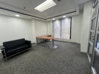 En Venta oficina en zona 10 Guatemala - 3