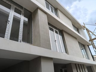 ALQUILER DE CÉNTRICAS OFICINAS - 4 GRADOS NORTE, ZONA 4 - 3