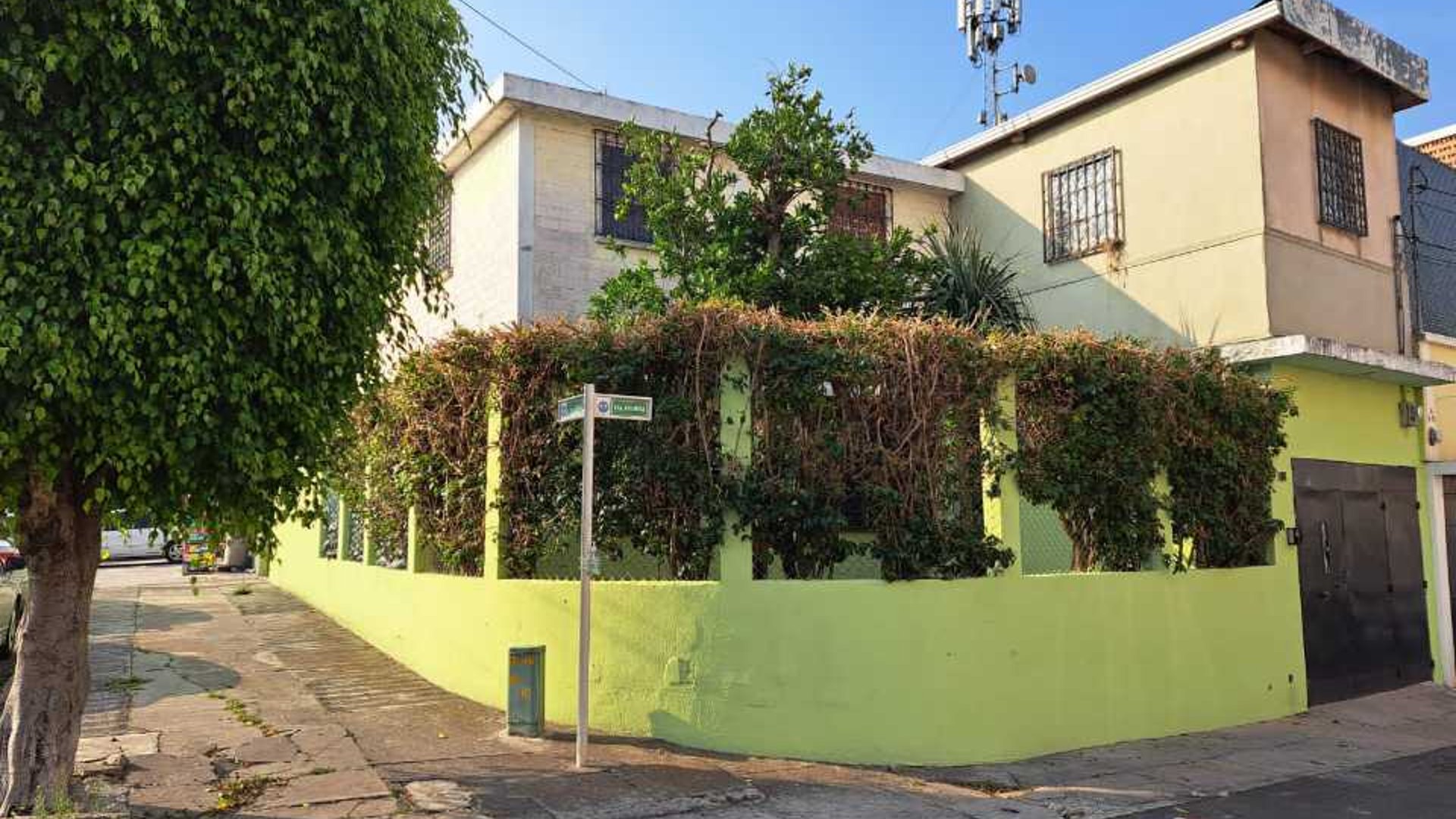 Venta de casa en Santa Rita 1, zona 2 de Mixco - Image 1