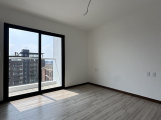Apartamento Nuevo En Nivel Alto en Venta en Zona 10 - 5