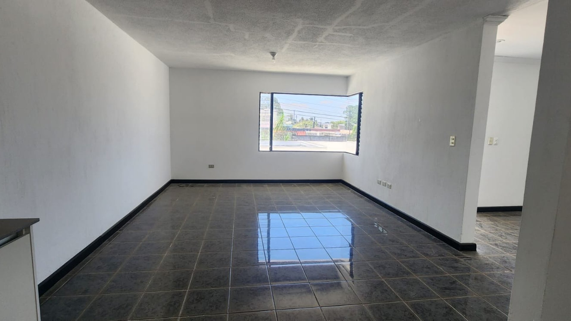 Preciosa Casa En Venta En Pinares San Cristóbal,Zona 8 Mixco - Miniatura 7