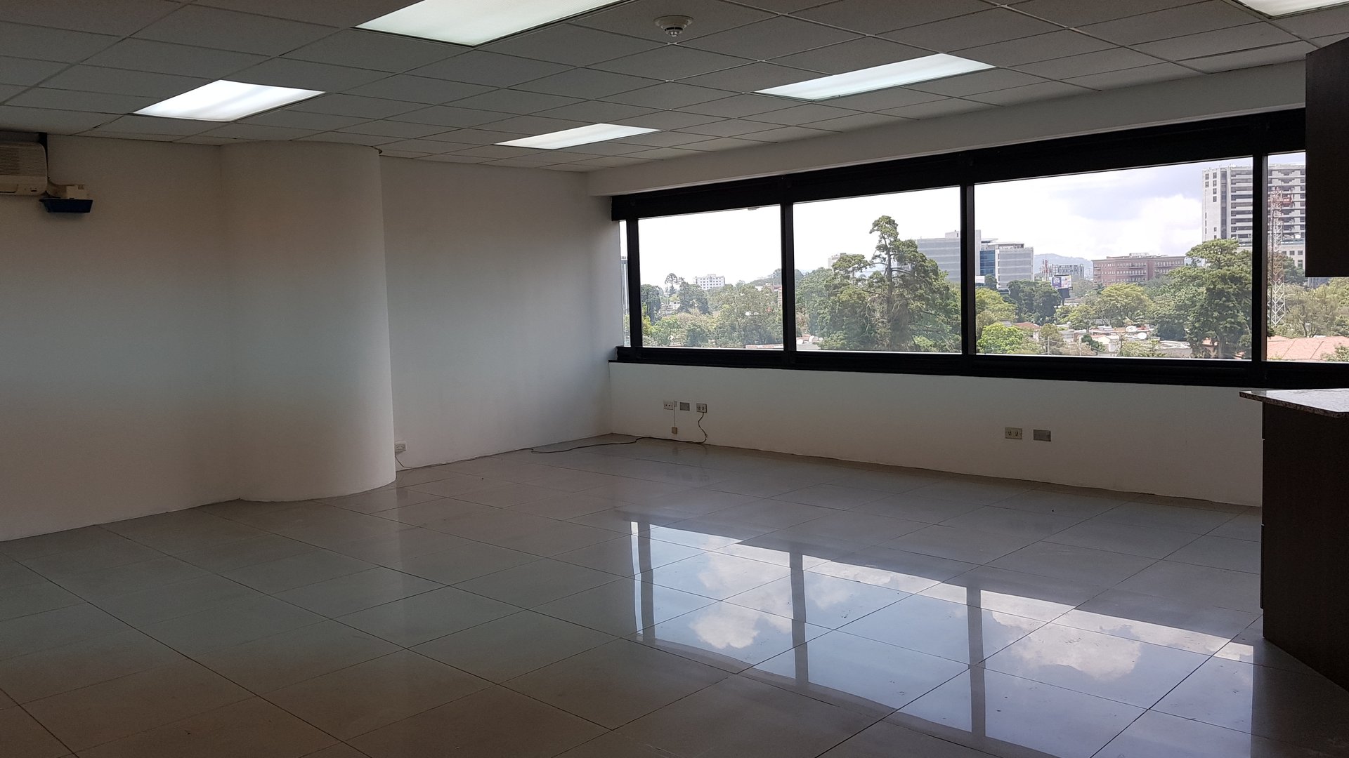 Oficina en RENTA edificio exclusivo  zona 10 Guatemala