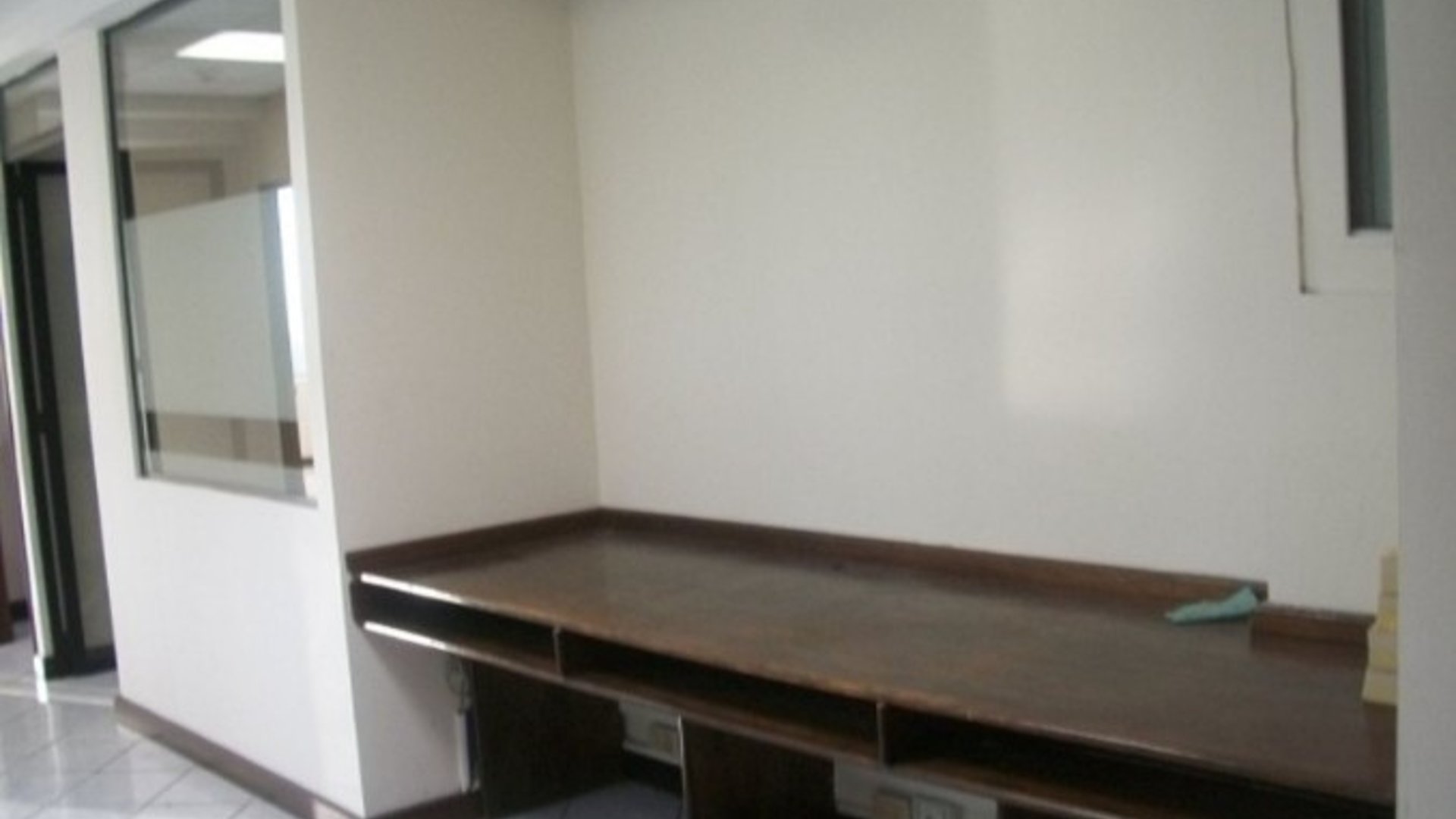 Venta de oficina en Europlaza zona 14 Ref-5643 - Miniatura 2