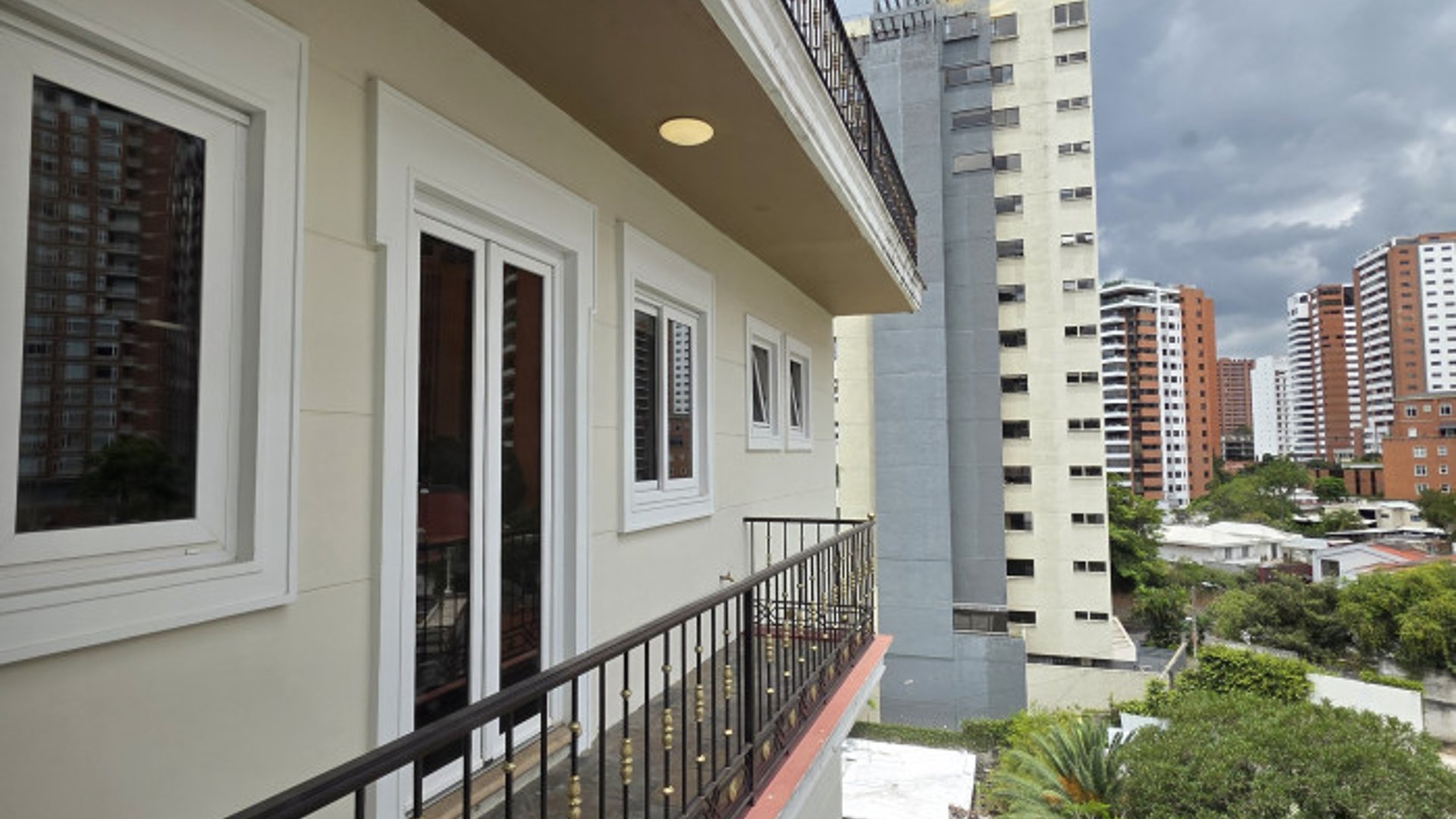 Lujoso Apartamento en Alquiler en Zona 14 Guatemala - Miniatura 26