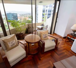 Alquilo elegante apartamento en zona 10