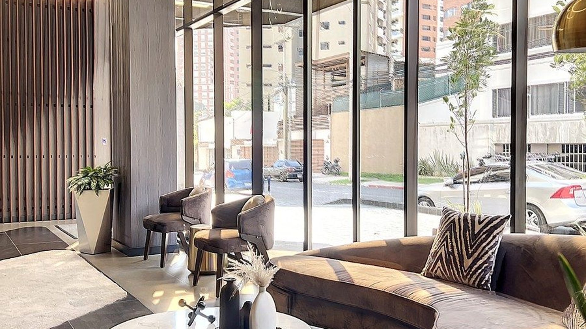 Apartamento en Alquiler  Edificio Torre Vertic Zona 14 - Miniatura 46