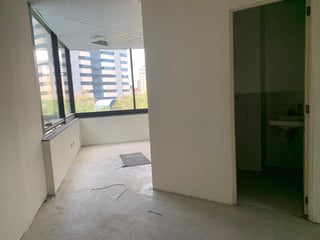 OFICINA DE 86 M2 EN EDIFICIO MURANO CENTER ZONA 10 - 5
