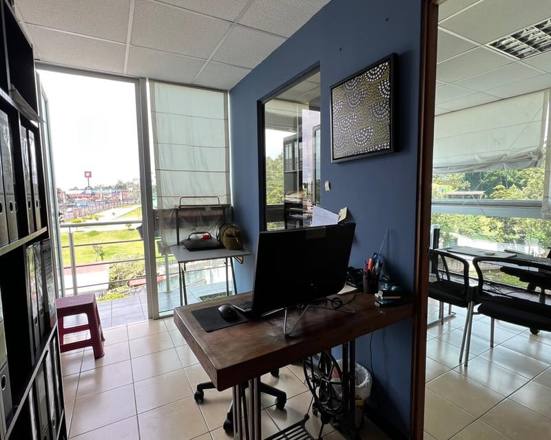 Alquilo Oficina en Edificio Scena Business Center