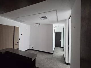 Alquilo Clínica en Renovati zona 10 - Image 1