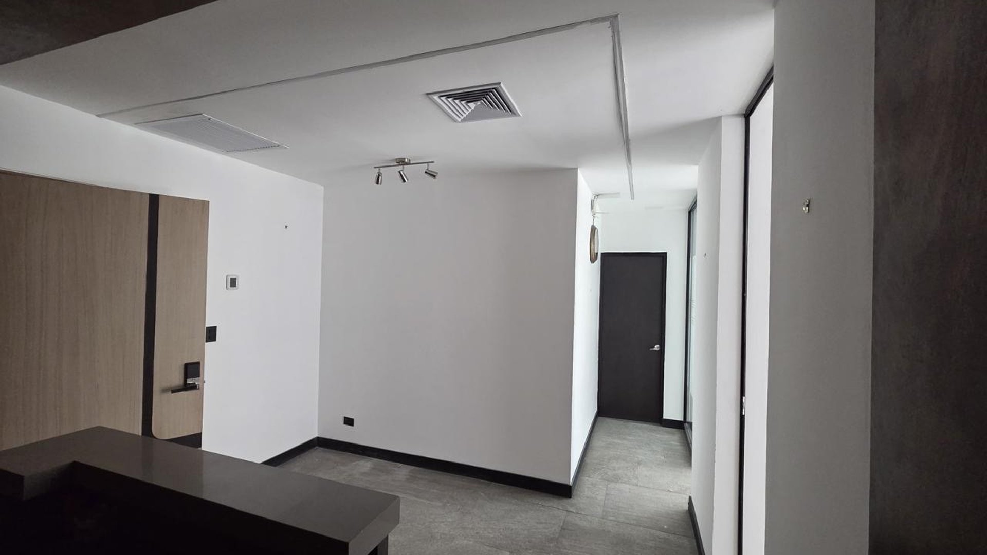 Alquilo Clínica en Renovati zona 10