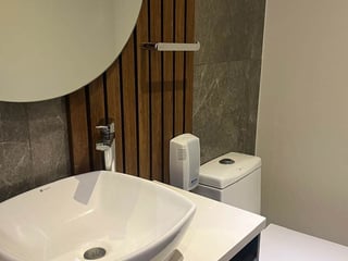 MUNDO INMOBILIARIO RENTA CLINICA EN ZONA 10 - 2