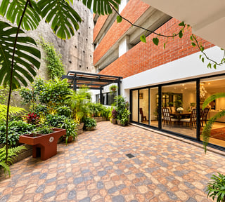 EXCLUSIVO APARTAMENTO EN VENTA CON AMPLIOS JARDINES – PREMIER ZONA 14