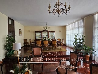 Building for Sale in Zone 1 | 965 m² Construction + 10 Parking Spaces - Image 1