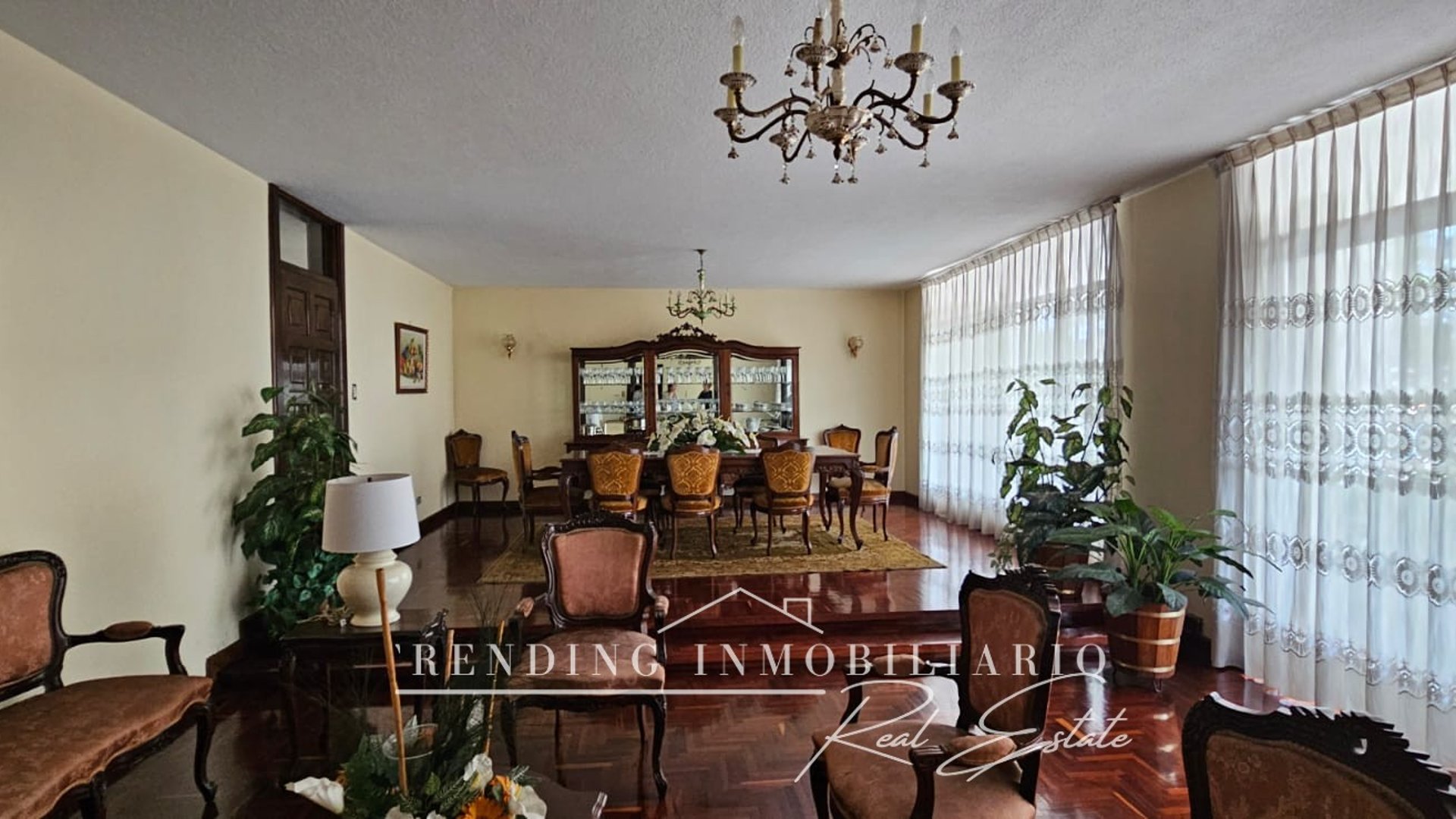 Building for Sale in Zone 1 | 965 m² Construction + 10 Parking Spaces