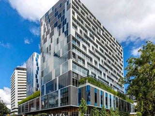 OFICINA EN ALQUILER📍 Edificio AVIA, Zona 10 Posiciona tu negocio - Image 1