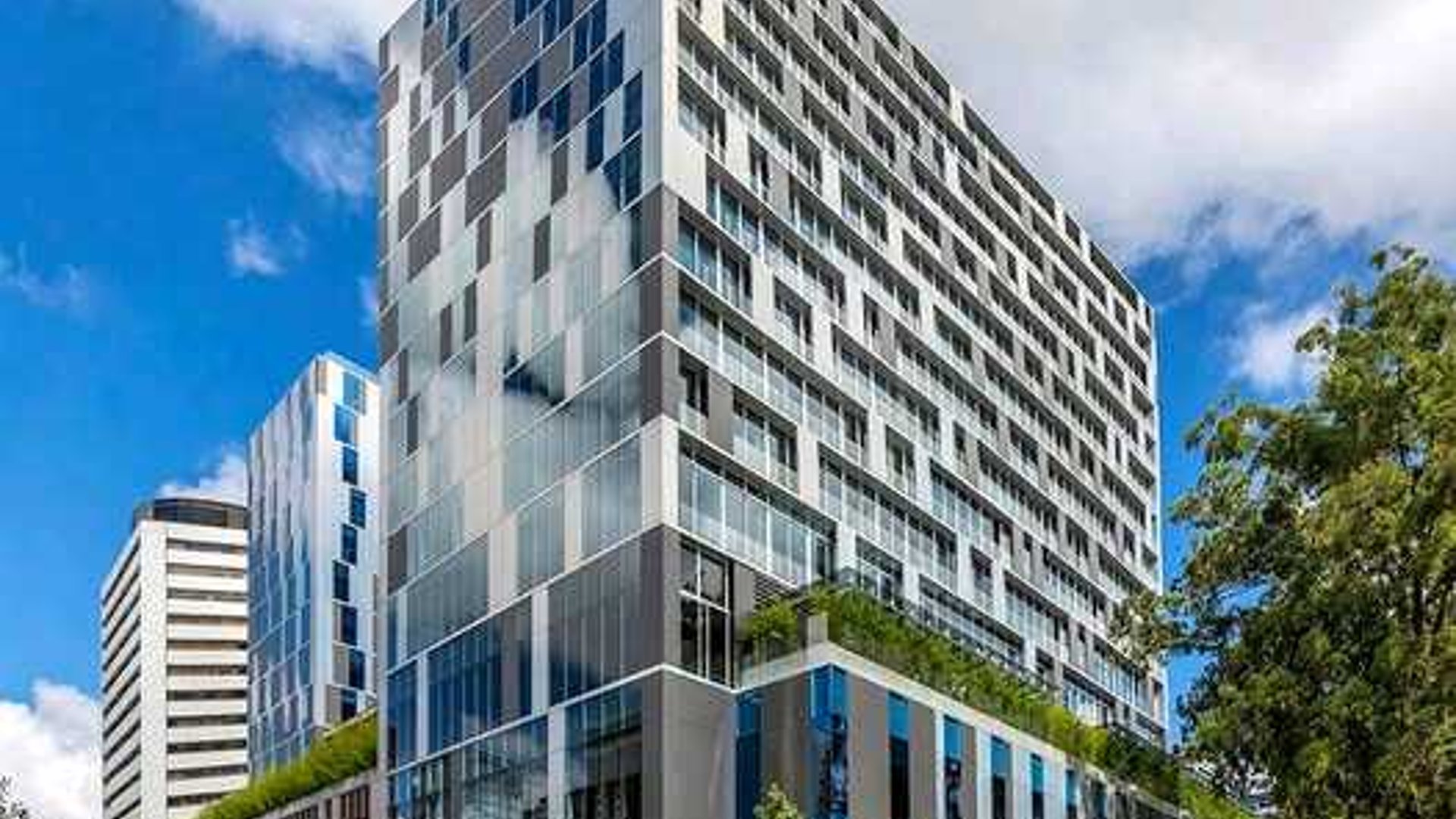 OFICINA EN ALQUILER📍 Edificio AVIA, Zona 10 Posiciona tu negocio