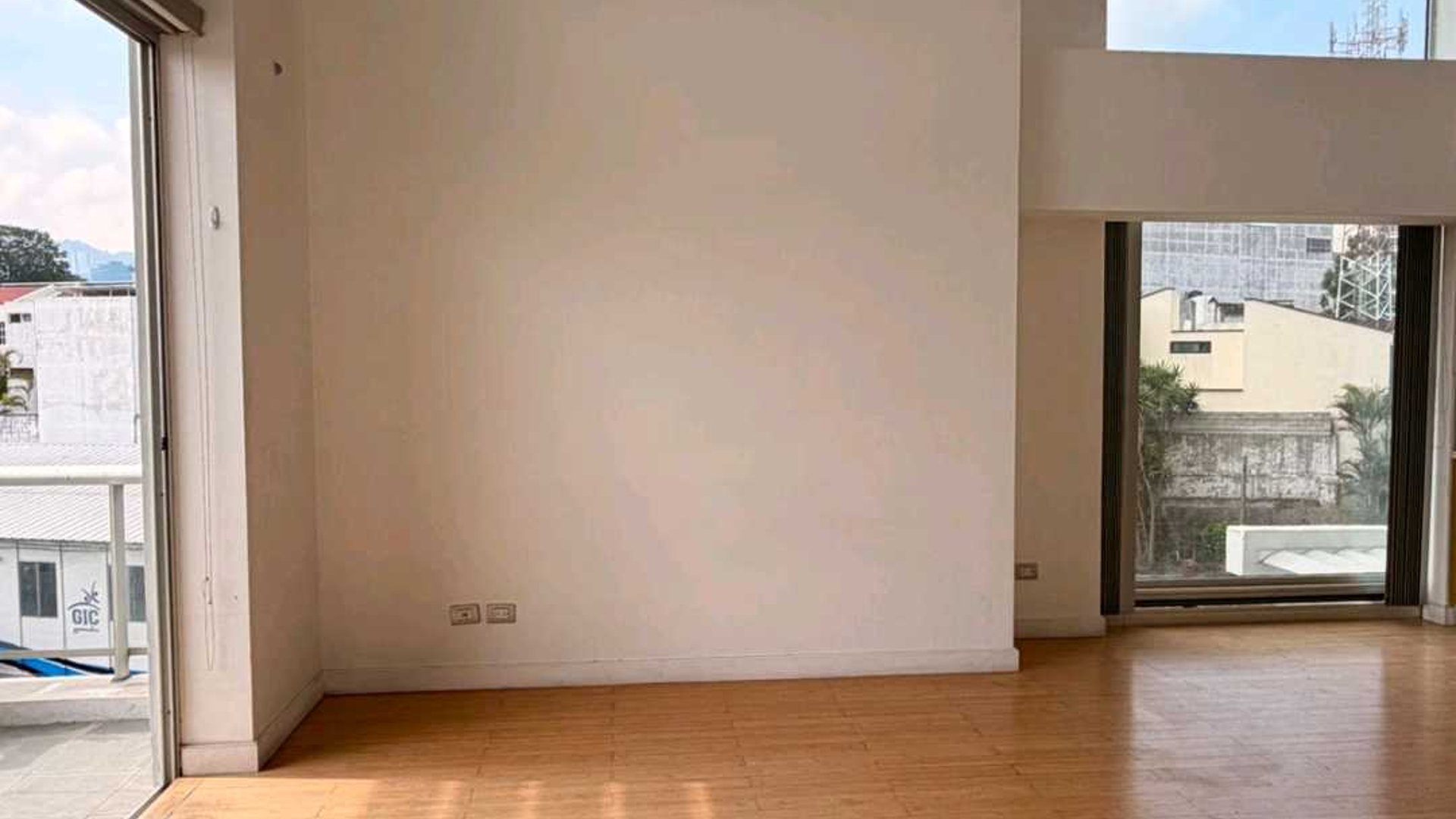 APARTAMENTO EN ALQUILER o VENTA ???? Edificio Atrium, zona 10 - Miniatura 3
