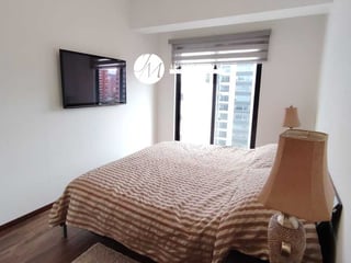 Modern 1-Bedroom Apartment in Zone 10, Guatemala City for Rent - Fully Furnished, Parking - Image 4