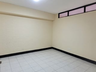 Oficinas en renta sobre 6ª Avenida Zona 9 - 2