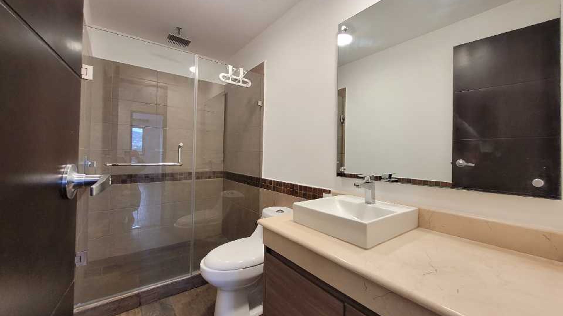 Apartamento en Alquiler  Edificio Verona, zona 10 Guatemala - Miniatura 14