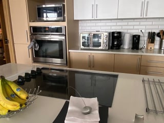 📍 APARTAMENTO EN RENTA – 2 HAB + 2 BALCONES | CITYHAUS | ZONA 10 - 5