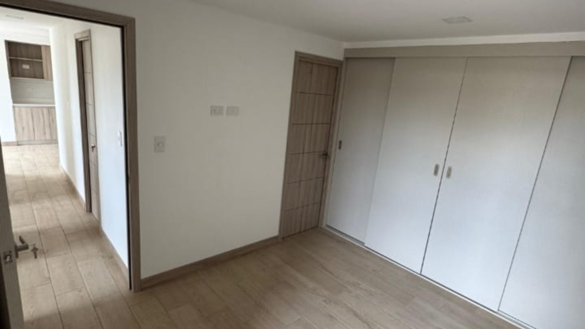 RENTA APARTAMENTO EDIFICIO ARMONÍA ZONA 12 - Miniatura 3