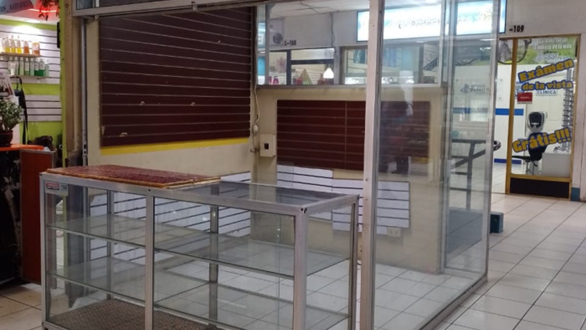KIOSKO EN VENTA EN CENTRO COMERCIAL GRAN PORTAL  PETAPA - Miniatura 3