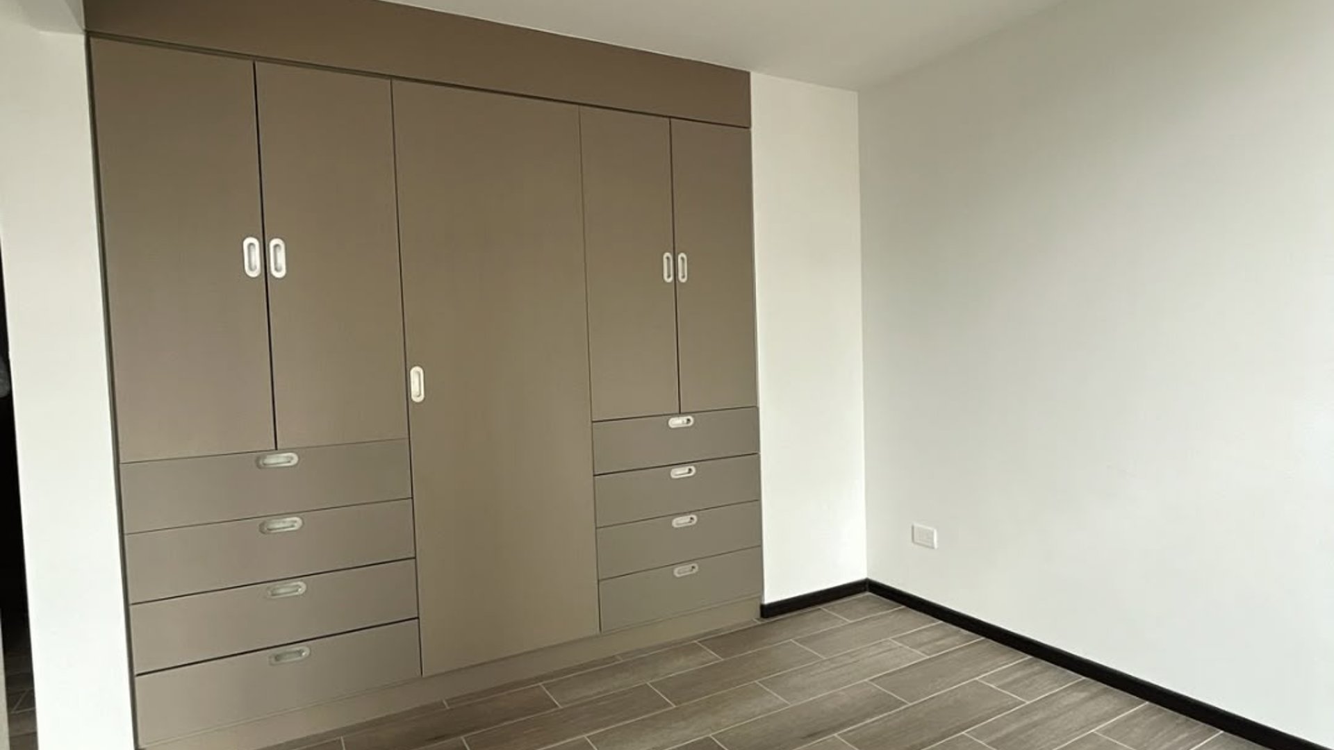 Apartamento de 1 dormitorio para estrenar en zona 10 - Miniatura 4