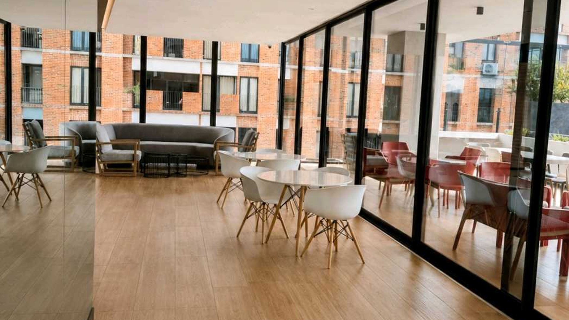 APARTAMENTO AMUEBLADO EN ALQUILER???? Edificio Diagseis, Zona 10 - Miniatura 12