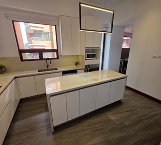 Apartamento amplio en Edificio Salvattore, Zona 10 ref-6158
