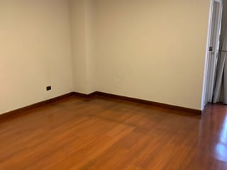 Vendo lindo y amplio apartamento en Edificio Tres Reyes zona 10 - 5