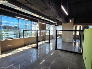 Europlaza, Zona 14 | Oficina en renta | 478 m² en nivel alto - Image 3