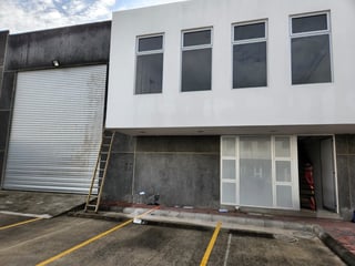 Ofi-bodega en alquiler entrada de carretera hacia San José Pinula - 4