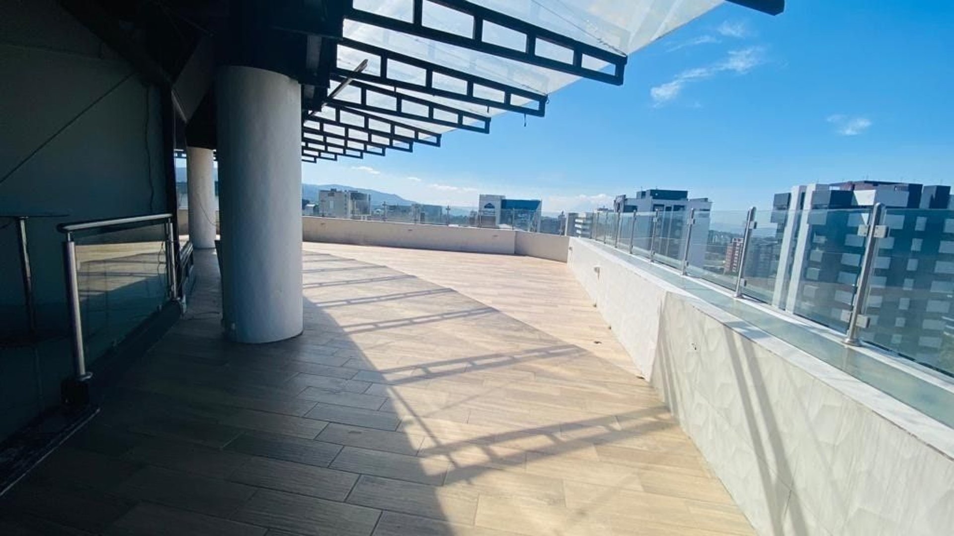 Oficinas amuebladas en renta zona 10 / Géminis 10