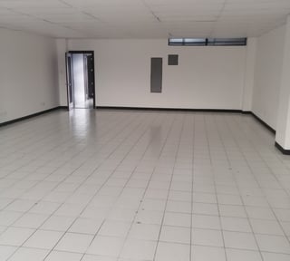 Oficina ideal para clínica en renta en Zona 9