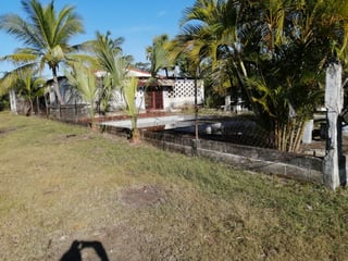 En venta  terreno y casa vacacional en Taxisco - Image 11