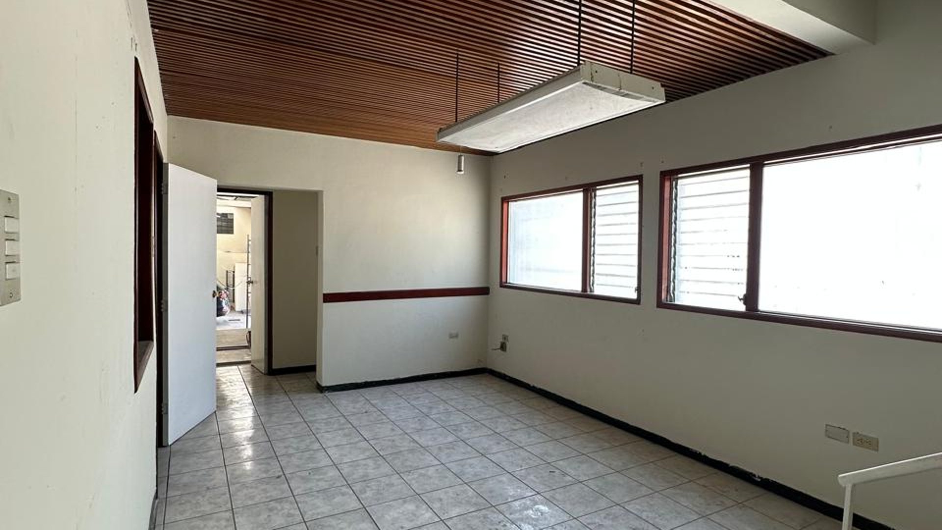 Alquiler de bodega en Zona 1 con 2,100 mt2. - Miniatura 6