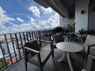 Venta de apartamento de 2 niveles en Edificio Granat, Zona 4 - Image 1