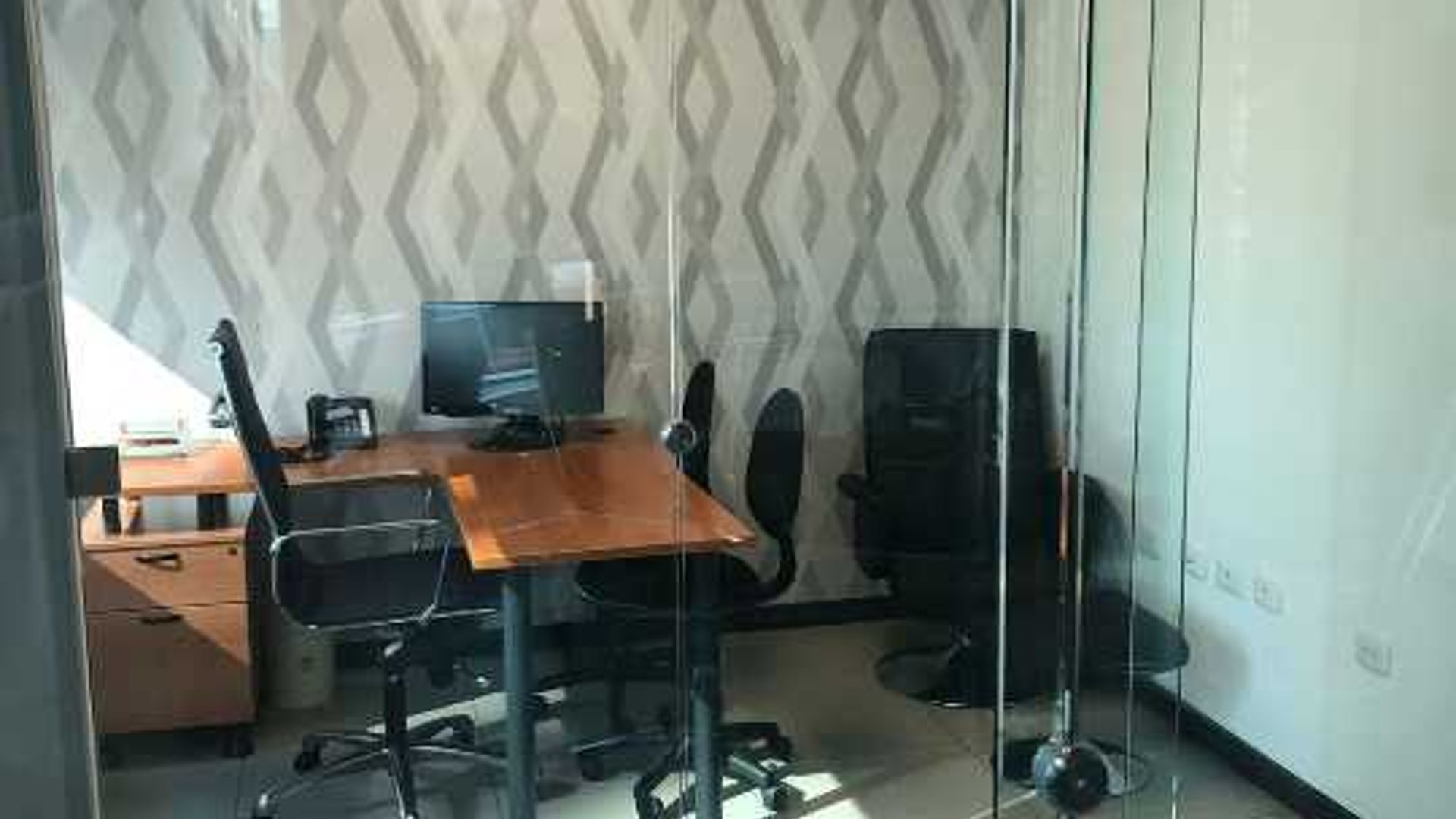 Vendo Oficina en Europlaza zona 14 - Miniatura 12