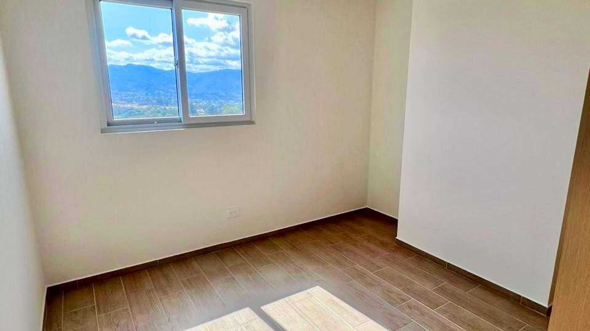 ???? APARTAMENTO EN VENTA – 3 HAB + NIVEL ALTO | ANDARES | ZONA 12 - Miniatura 4