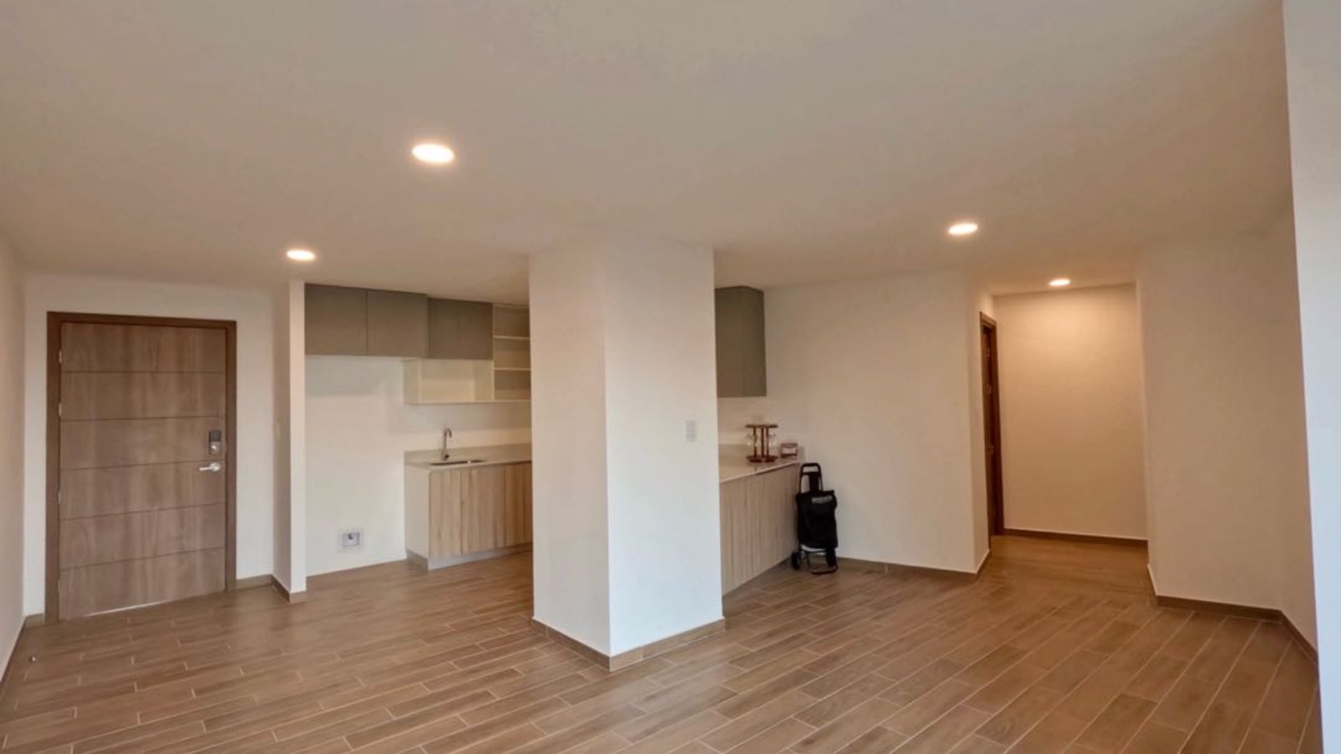 Apartamento en renta y en venta, Parque 14, zona 14 - Image 1