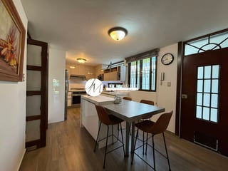 Casa en Venta de 4 dormitorios en zona 2 - 4