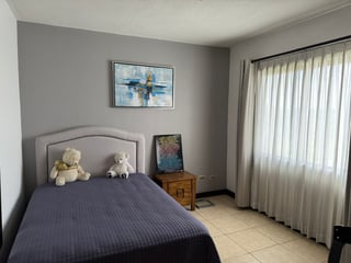 📍 CASA EN VENTA – 4 HAB + JARDÍN | PORTAL SAN ISIDRO II | ZONA 16 - 5
