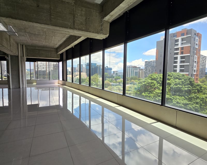 Oficina en Venta zona 10 cercano a oakland