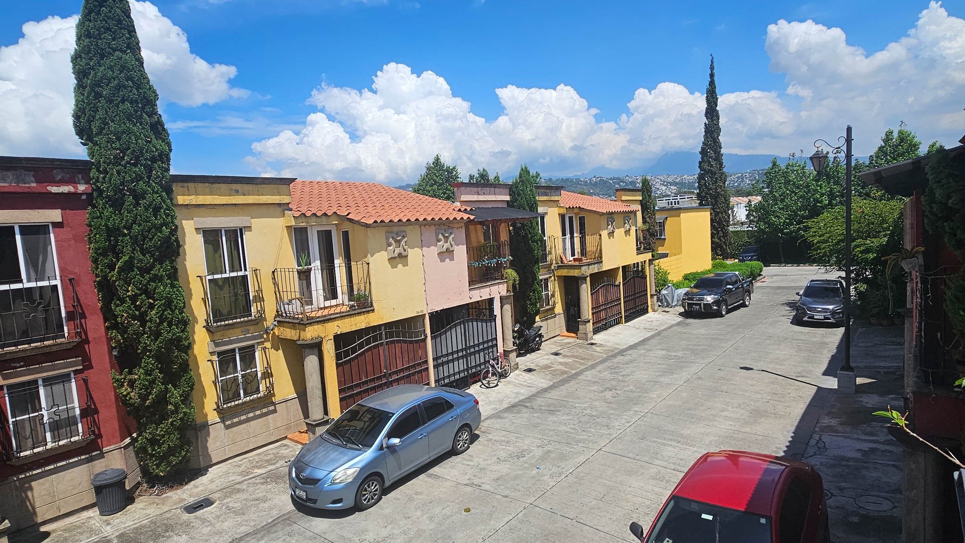 CASA EN VENTA EN SAN MIGUEL PETAPA - Image 1