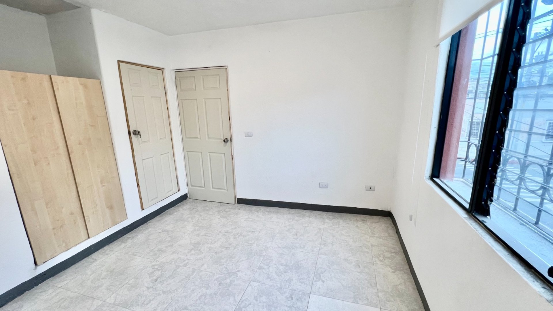 RENTA DE OFICINAS/CLINICAS EN ZONA 1 | NIVEL COMPLETO EN PLANTA 2 - Miniatura 13