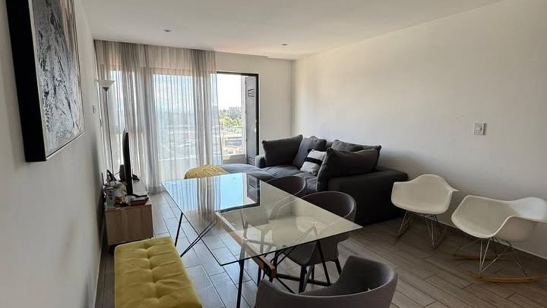 APARTAMENTO AMUEBLADO EN EDIFICIO PARQUE 10 ZONA 10 - Image 1