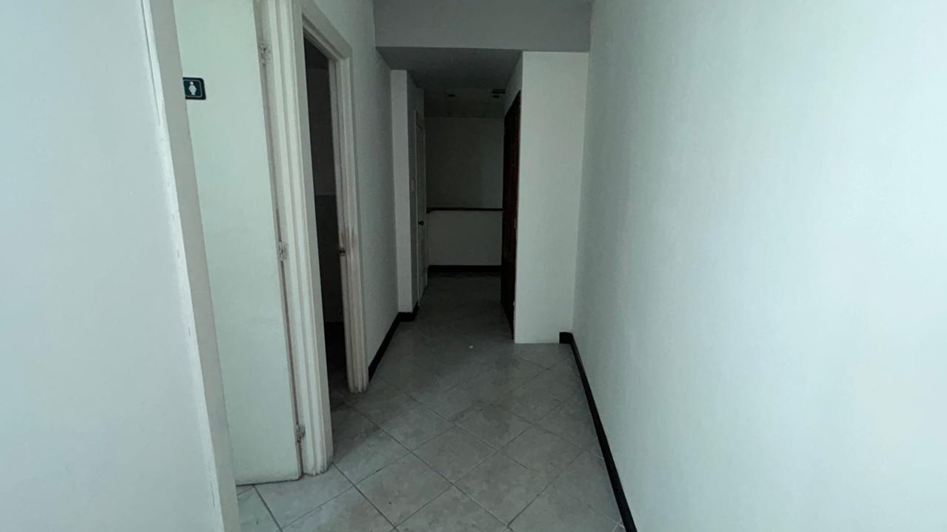 VENTA Oficina Zona 14 Europlaza  - Miniatura 14