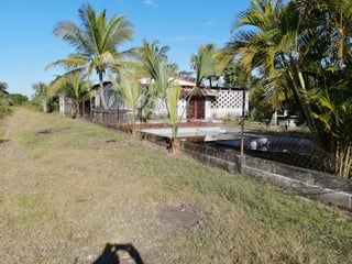 En venta  terreno y casa vacacional en Taxisco - Image 14