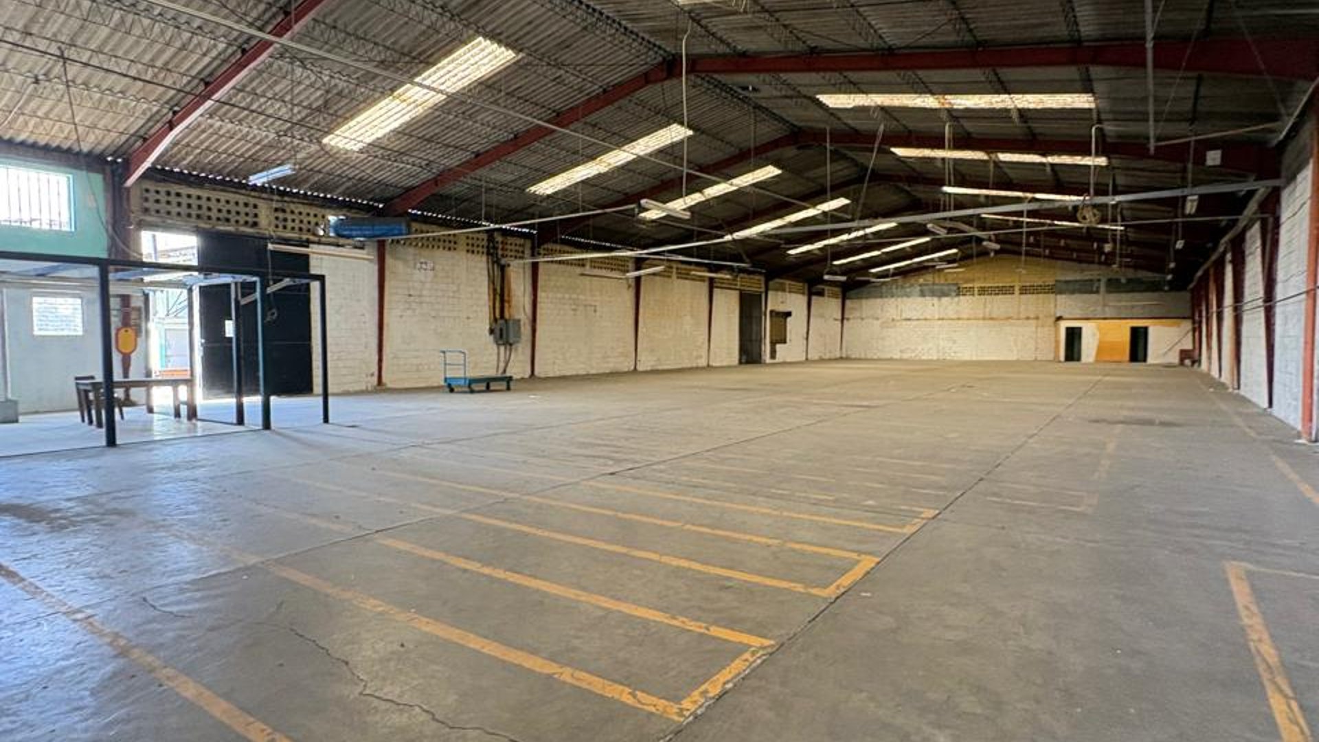 Bodega en venta-renta en Zona 6 Mixco - Miniatura 13